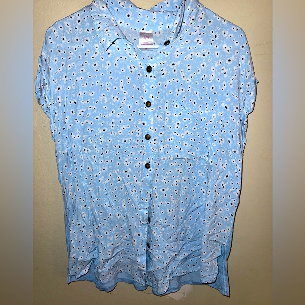 woman's short sleeve blouse with flowers size CL 15-17